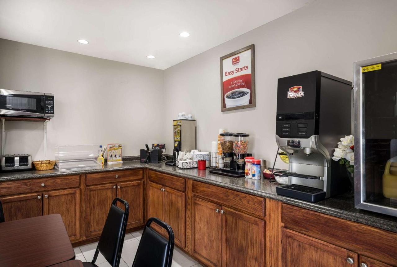 Econo Lodge Inn & Suites Canandaigua Eksteriør billede