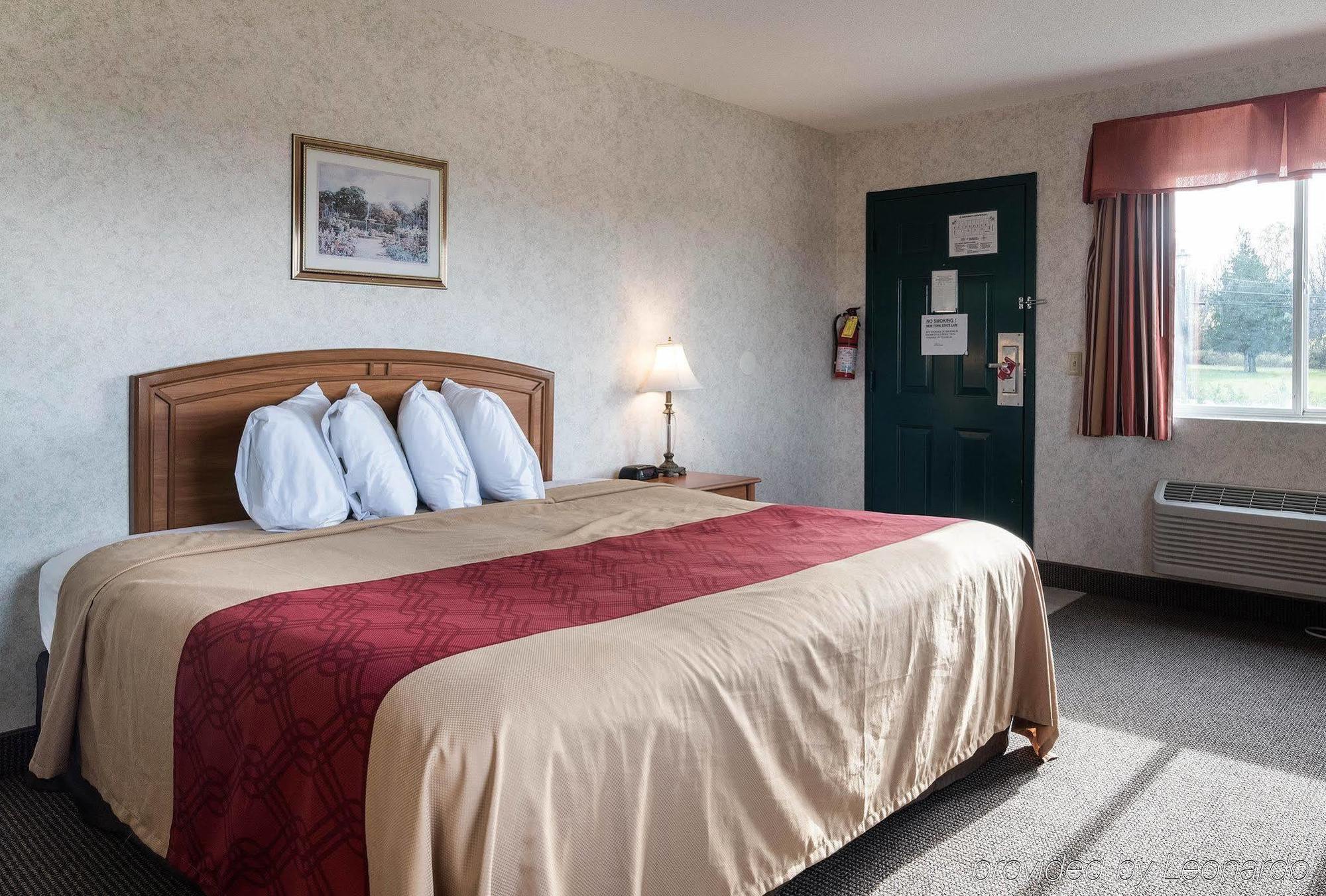 Econo Lodge Inn & Suites Canandaigua Eksteriør billede
